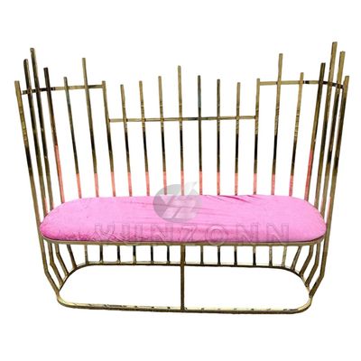 ロイヤルラグジュアリースタイル ハイバック ゴールドスパイク ラブシート - モダンチェスターフィールド ウェディングソファ