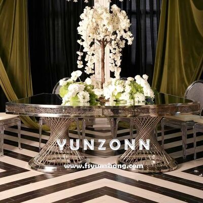 お買い得 結婚式やホテル向けのゴールドセンターピース付きミラーガラス天板ダブルペデスタルダイニングテーブル オンライン