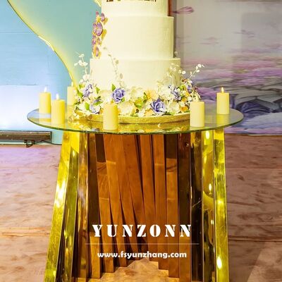 お買い得 ホテル家具のための円金ネストベースステンレス鋼のホワイトガラスウェディングディスプレイケーキテーブル オンライン