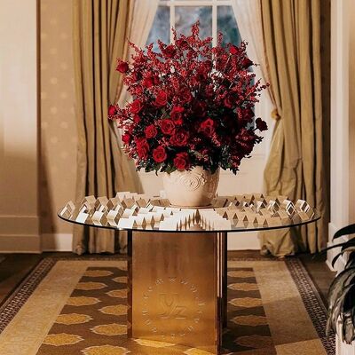 お買い得 ホテルダイニング用途の強化ガラスとステンレススチールベースを備えたウィルトンラウンドテーブル モダンデザイン オンライン