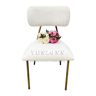 お買い得 ホテル、コーヒーショップ、結婚式、屋外での使用に適した、ベルベット生地で張られた金色の金属脚付き高級ダイニングチェア オンライン